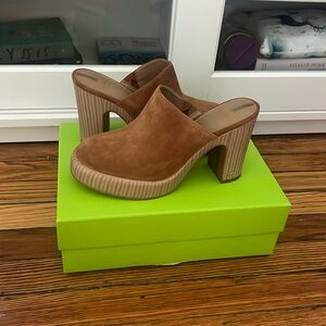 Unworn Sam Edelman Shiloh brown suede clogs